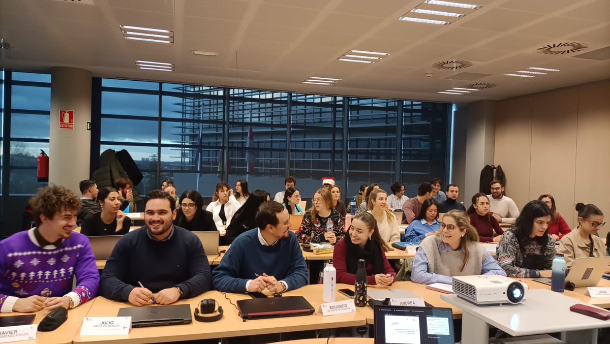empresasjcyl's tweet photo. Hoy, los alumnos de la XVII edición del 🎓Master de Comercio Exterior y Digital Business conocen en detalle la oferta exportable de #CyL, los servicios para la #internacionalización que ofrecemos desde #ICECYL y el programa Erasmus Jóvenes Emprendedores de la #UE.
#mastercomex https://t.co/86IurhPOvS