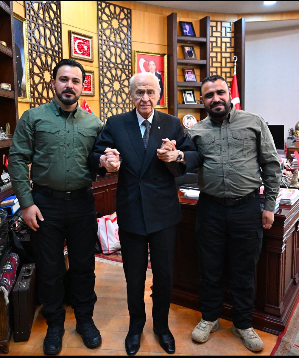 Birileri milliyetçiliğin "çığırtkanlığını" yaparken elini değil gövdesini taşın altına koyan Türkmen Beyim, biz senden razıyız. <a href="/dbdevletbahceli/">Devlet Bahçeli</a> <a href="/MHP_Bilgi/">MHP</a> #devletbahçeli