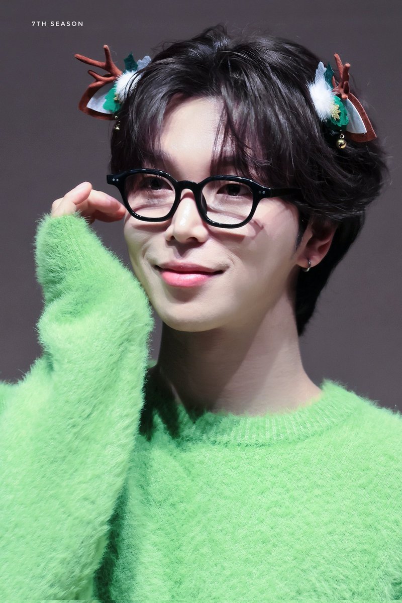 7thseason_'s tweet photo. 241219 케이앤팝스 팬싸
어쩐 초록색도 이렇게 잘 어울려💚

#세븐어스 #SEVENUS #이레 #IREAH #이종희 #STAY_TUNED https://t.co/987DQN5jWE