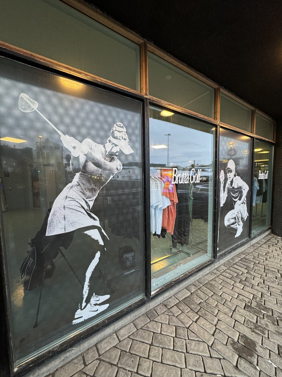 Brutta Golf Pop up verslun á Lækjartorgi. Verið hjartanlega velkomin í þetta skemmtilega rými. Opið alla daga, heitt á könnunni og kaldur bjór.