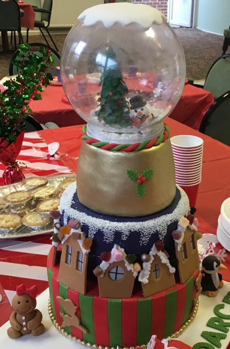 DNAKidsParties's tweet image. Look at this brrr-illiant cake one of the entertainers saw at the weekend! 

Let's see your festive bakes below... 🧑‍🍳🍰⛄

 #festivebakes #christmascake #christmas2024 #birthdaycake