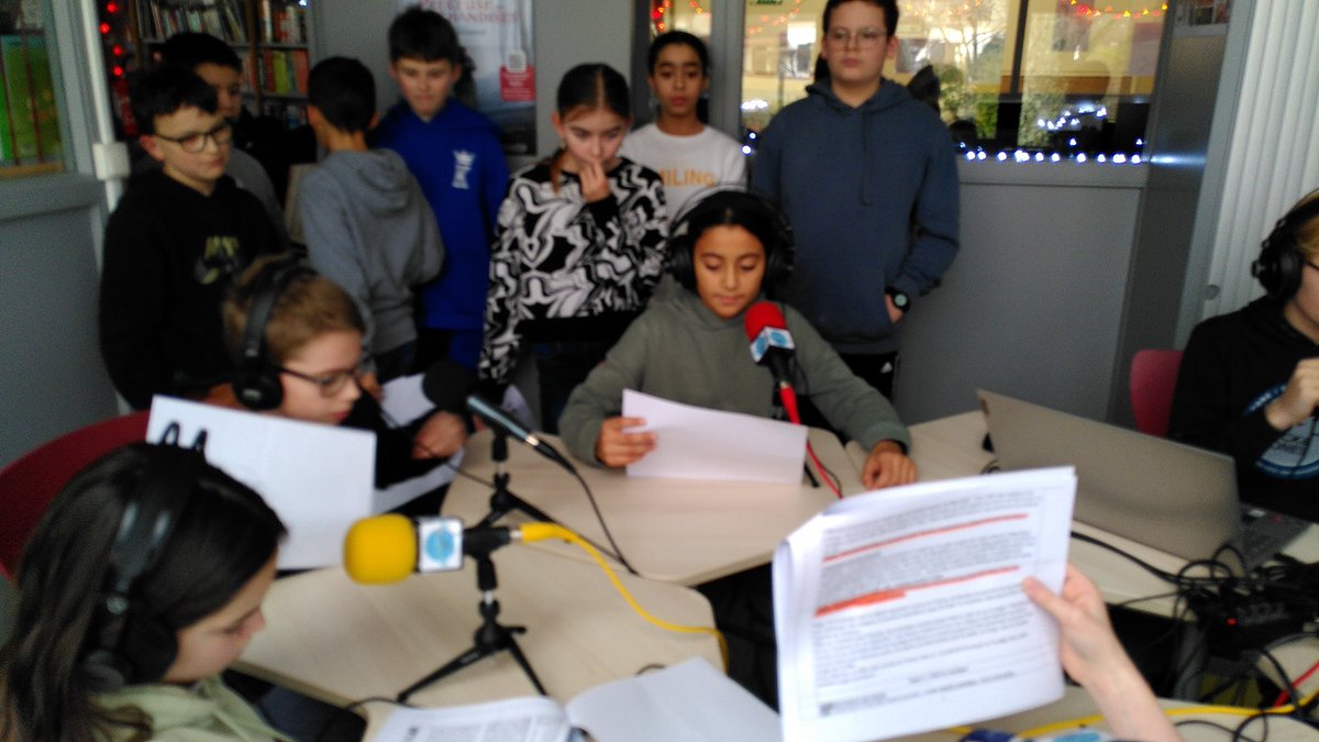 Fin de l'émission #webradio spéciale Noël au clg <a href="/LaFayette036/">Collège La Fayette - Châteauroux</a> de Châteauroux. Une émission dans les conditions du direct et en public! <a href="/Clemi_ot/">EMI_Clemi Orléans-Tours</a> <a href="/GeraldineB036/">Berger Géraldine</a>