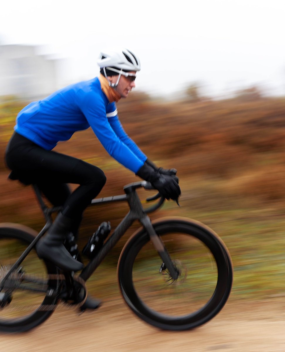 Gravel vibes only. ⁠
⁠
Where the road ends the joy begins, riding new paths off-road together with your friend or enjoying them alone. ⁠

sockeloen.com
⁠
#sockeloen #cycling #gravel