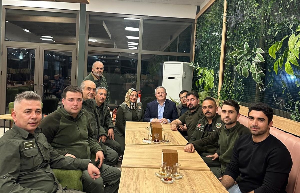 Antalya'da görev yapan #OrmanMuhafazaMemurlarımız ile  bir araya gelerek calışanlarımızın sahada yaşadıkları sorunları istişare etme fırsatınız oldu..

Ziyaretleri sebiyle kardeşlerimize tesekkür ediyorum.