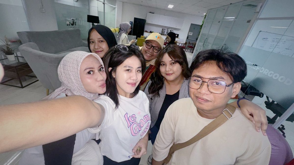 coinvestasi's tweet photo. Coinvestasi tegas menolak segala bentuk pelecehan terhadap perempuan di dunia Web3! 🚫  

FYI, most of our team itu perempuan, jadi isu ini dekat banget sama kita. Web3 harus jadi ruang yang aman, inklusif, dan penuh rasa hormat. 

Let’s make web3 better! https://t.co/A3DLpJbMCh