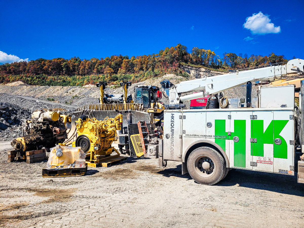 HKPittsburgh's tweet photo. Greetings from West Virginia ⛰️

📸 Josh Dolan

#Komatsu #hkequipment #westvirginia #wv #heavymachinery #equipment #servicetech #roadtech #onsite https://t.co/ARQHoGmuNa