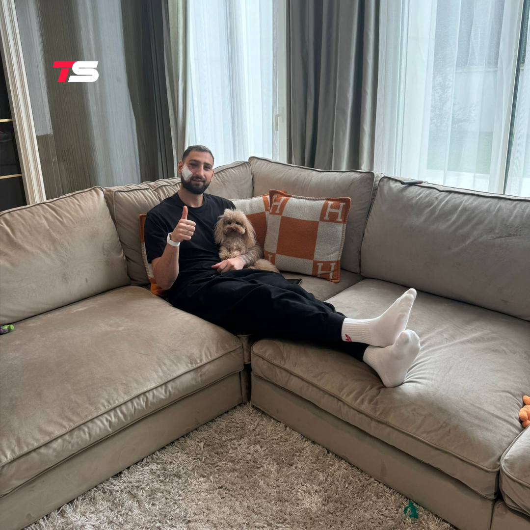 ❗️ Джанлуиджи Доннарумме после матча с «Монако» наложили 10 швов на правую щеку. Теперь он восстанавливается в спокойной домашней обстановке.