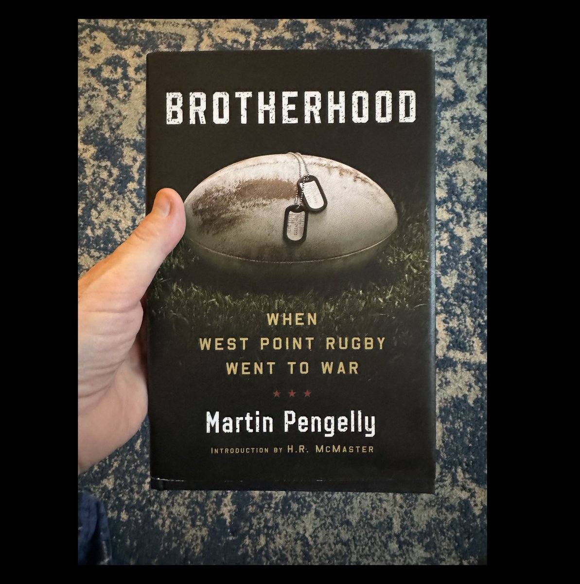 adrianmckinty's tweet photo. another of my fav books of the year

pretty niche one this one about the West Point rugby team class of 2002 who all ended up being deployed to Iraq

so many captains of the rugby teams I played on said that rugby is like war

but actually only war is like war...

great book 👍 https://t.co/hmEAOfDwIZ