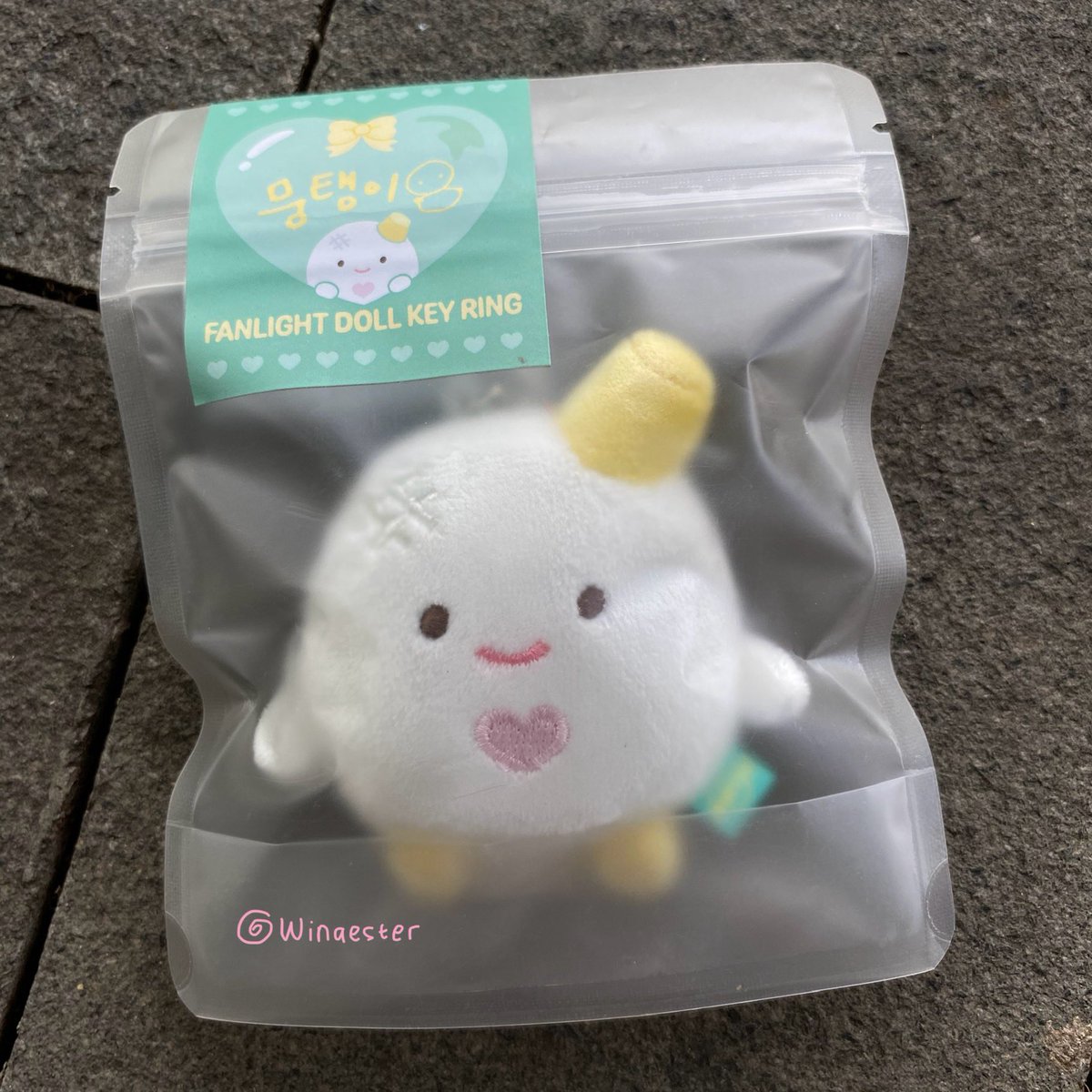 winaester's tweet photo. WTS (WANT TO SELL)

OFFICAL SEALED FANLIGHT DOLL KEYRING WINTER AESPA 

💰 166k after svid
📍 Surabaya 

wts fanlight doll keyring winter aespa https://t.co/ZBDz2RXKOW