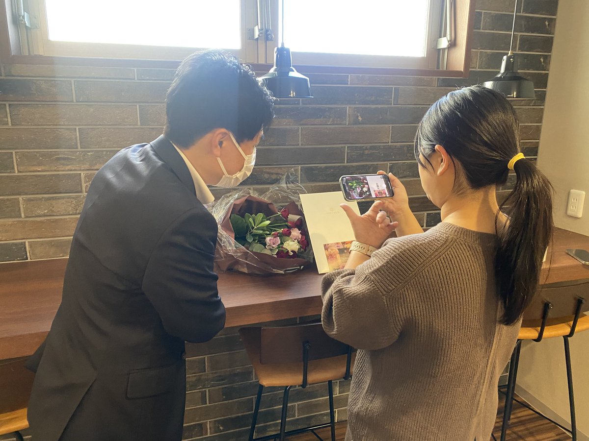YuiCard's tweet photo. 縁あってYouTube番組。MCがパンパンと叩く手拍子で、意識と周りの雰囲気を本番へと変える。YUICARDをもっと知ってもらおうと、動いてくれる人がいる。嬉しい。本当に嬉しい
#城北信用金庫
 #JoinTV 
 #YUICARD https://t.co/ptRKvmzmAW