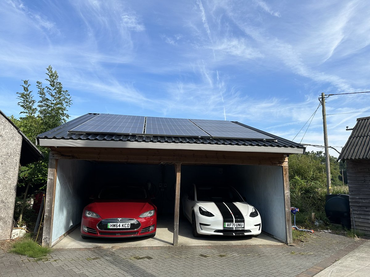 SustainableOz's tweet photo. @Tesla We did! #classof21 https://t.co/lGM1pGnPMA