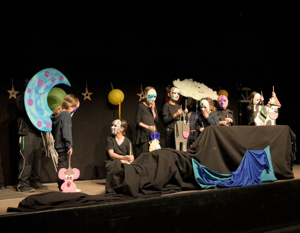 Un año más el Centro Socioeducativo Playas se presenta a la Muestra Amateur del Festival internacional de Títeres Festitíteres, en esta ocasión con la representación del cuento: ¿Ahora qué va a pasar?
alicante.es/es/noticias/mu…