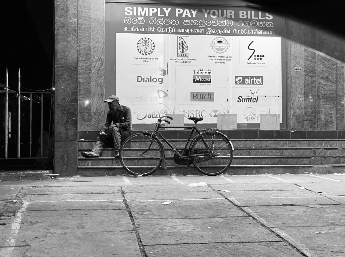 nuwandevsl's tweet photo. #legthatwalked #grayscale #mobilephotography #streetphotography https://t.co/05299t7uDK