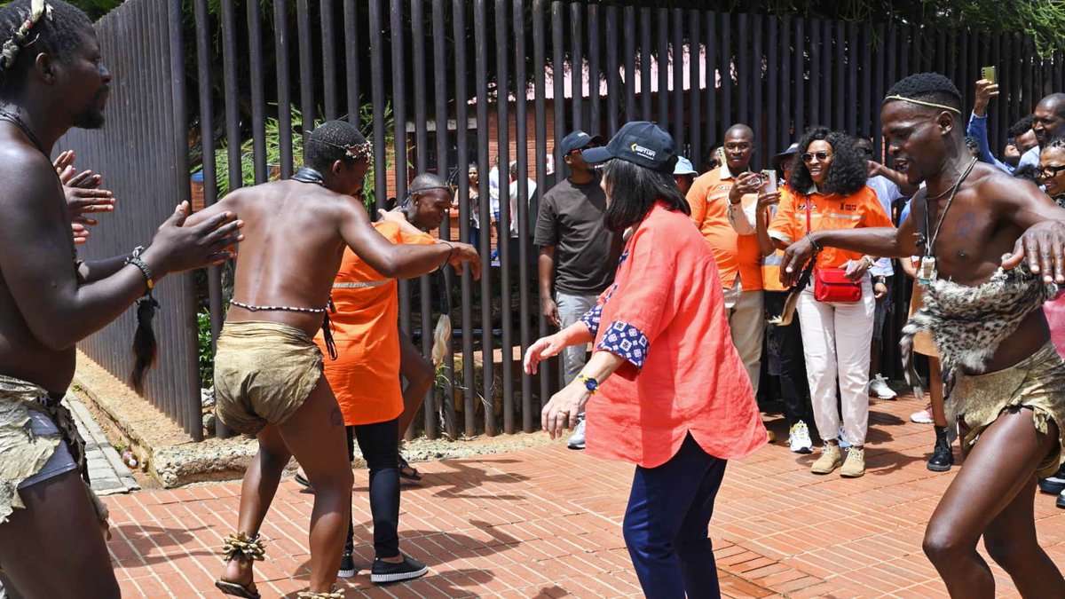Tourism_gov_za's tweet photo. #GimmeSummer - Minister @PatriciaDeLille and Deputy Minister @Maggie_Sotyu  visiting attractions in Vilakazi street in Soweto. 
#TourismSummerRoadshow #HappyHolidays
#Shotleft
#ShareSouthAfrica
#GimmeSummer
#ShareSouthAfrica https://t.co/zOG0nTszVp