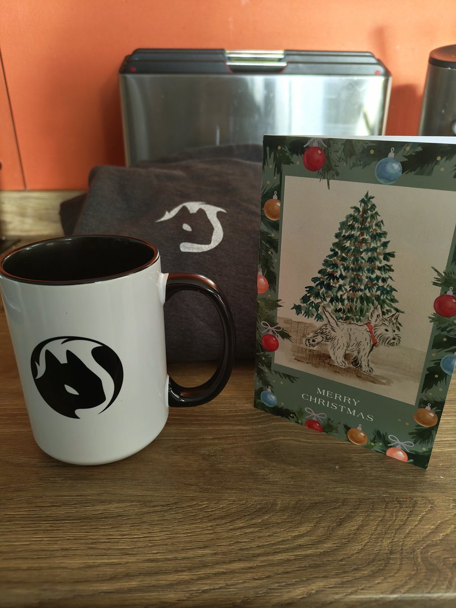 Aaaah, just got a present from <a href="/SQRLTV/">Squirrel</a>. A hoody, a huuuuuuuge mug and a fun personalised card (which must be from Mrs.Squirrel as it's far too good to be Squirrel's idea :D)