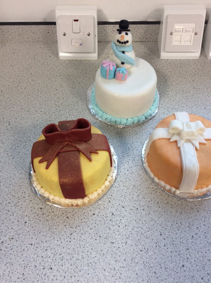 Its beginning to feel a lot like Christmas!🎄 NPA Bakery class celebrate with their final cake of 2024.🎅