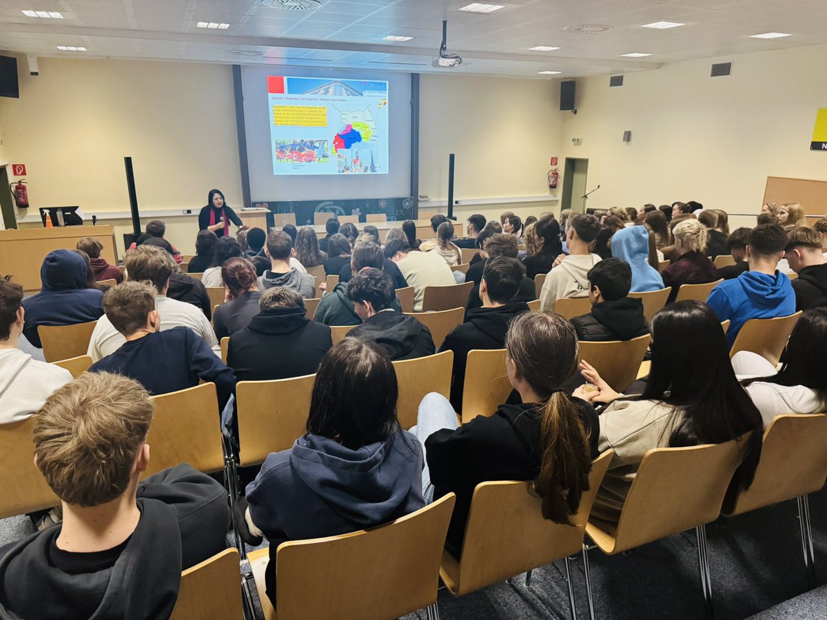 Dr_KatjaK's tweet image. Many thanks to the High School of Economics #HAK Liezen for having me present to their students on the work of the Austrian Development Agency and the beautiful country of Uganda 🇦🇹🇺🇬. Many thanks also to the Regional Management Liezen #RML. @AustrianDev @ADCinUganda