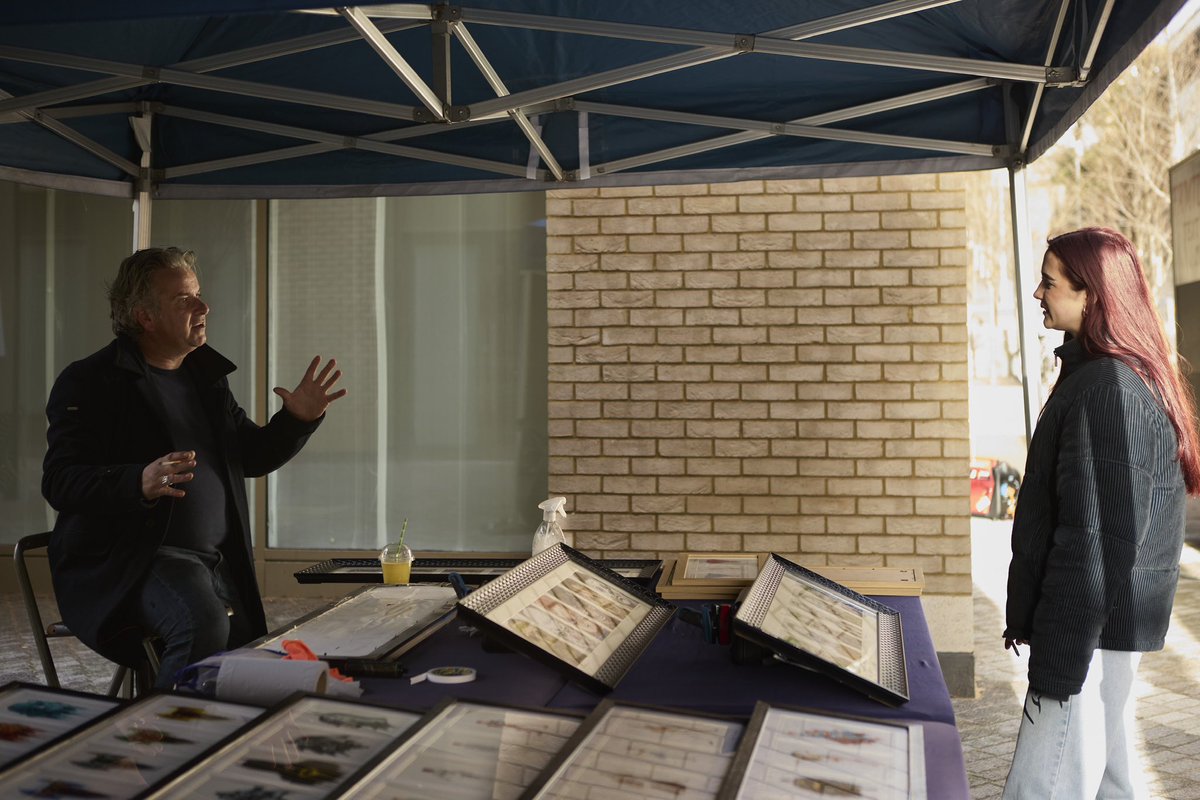 IT’S CHRISTMAS at Edward Street Quarter 🎄 

Yesterday, around 500 residents, staff and visitors joined us at Edward Street Quarter for a Christmas pop up market, offering everything from street food, baked goods and fresh juices, to art.

Find out more at edwardstreetquarter.com/article/christ…