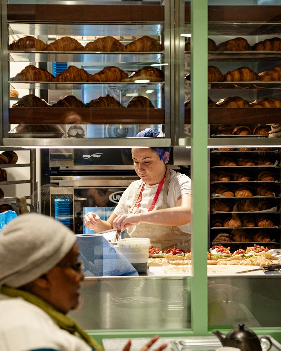caterglobe's tweet image. GAIL's St Pancras is open! ☕️🥐 Enjoy delicious #coffee &amp;amp; snacks. Our teams worked tirelessly to bring this to life. A huge thanks to everyone involved! #Gailsbakery #StPancrasStation