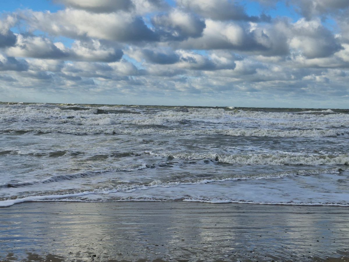 MFLNBHS1's tweet photo. At the beach in France 🏖️🇫🇷 @NorthBromsgrove https://t.co/SS37e1fjZM