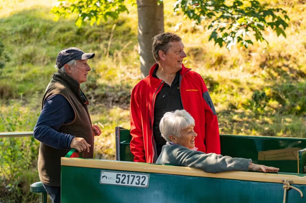 A narrowboat fit for a knight! (and a bonafide Welsh rugby legend!) 🏉 🏴󠁧󠁢󠁷󠁬󠁳󠁿

We have been delighted in recent years to welcome the Welsh great Sir Gareth Edwards onto our boats twice as part of his 'Great Welsh Adventure' series 👇

bbc.co.uk/iplayer/episod…