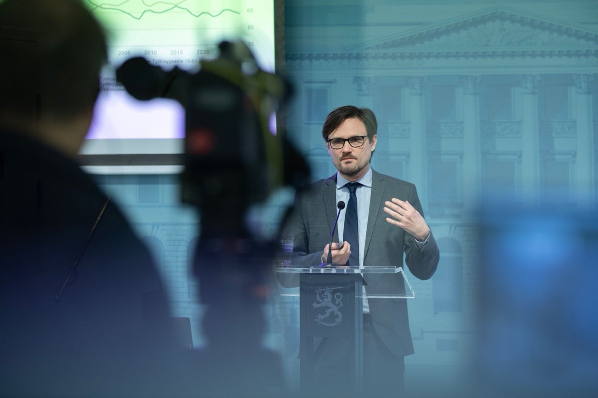 Talousennusteemme lyhyesti:

🔹 Tiedote: vm.fi/-/suomen-talou…
🔹 Taloudellinen katsaus: vm.fi/taloudellinen-…
🔹 Esitysmateriaali: vm.fi/documents/1062…
🔹 Tallenne: video.valtioneuvosto.fi/fi/v/vm-talous…
🔹 Kuvat: vm.emmi.fi/l/K8grbrvhqHfS

#Talous | #Talousennuste