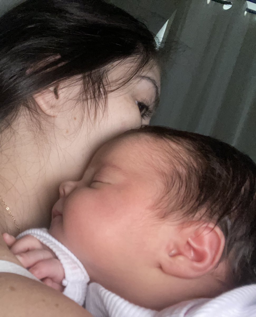 itrasdemi's tweet photo. meu bb nasceu e ela eh a coisa mais linda do planeta tenham filhos eh mto bom😭😭😭🫶🏻🫶🏻🫶🏻 https://t.co/BZz5ehmnmt