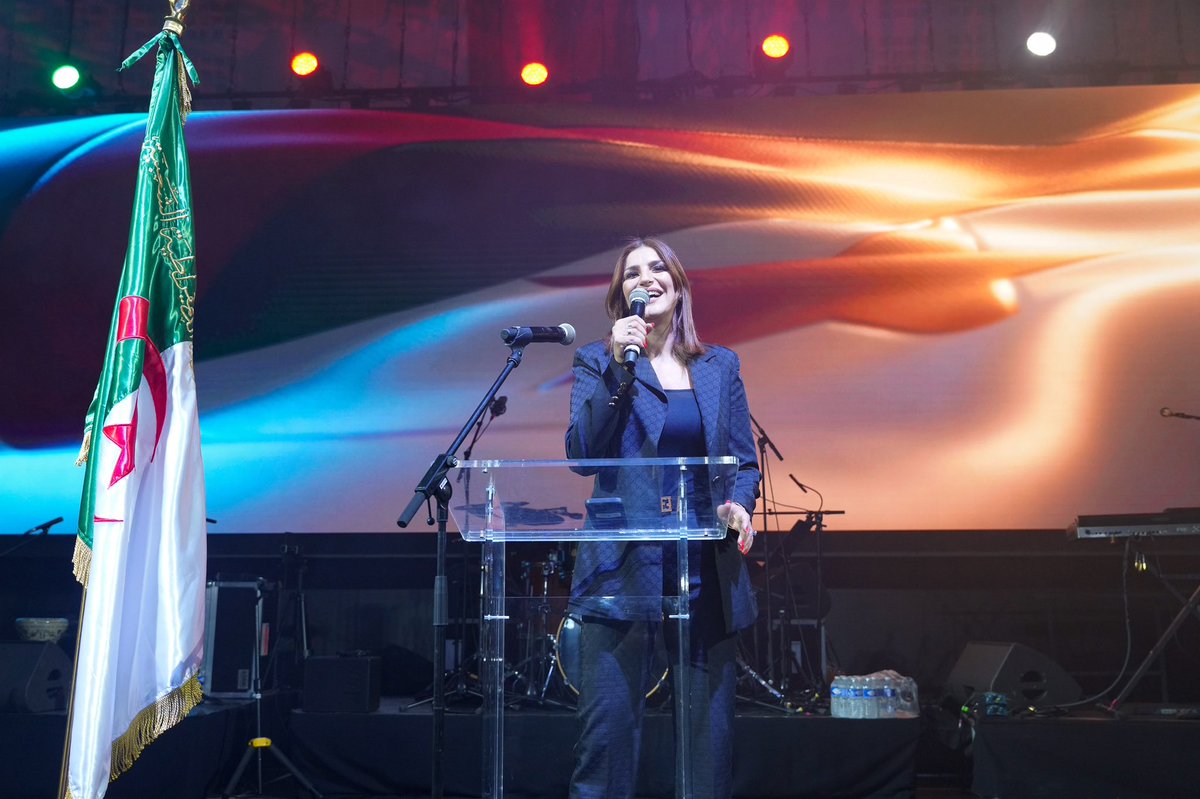 #أنا_مع_بلادي 🇩🇿🇩🇿🇩🇿🇩🇿🇩🇿

الجزائر ستظل شامخة، قوية وموحدة، لا يزعزعها أي تهديد أو فتنة، وسنبقى ندافع عنها بأرواحنا حتى آخر نفس.

# انا_مع_بلادي  🇩🇿