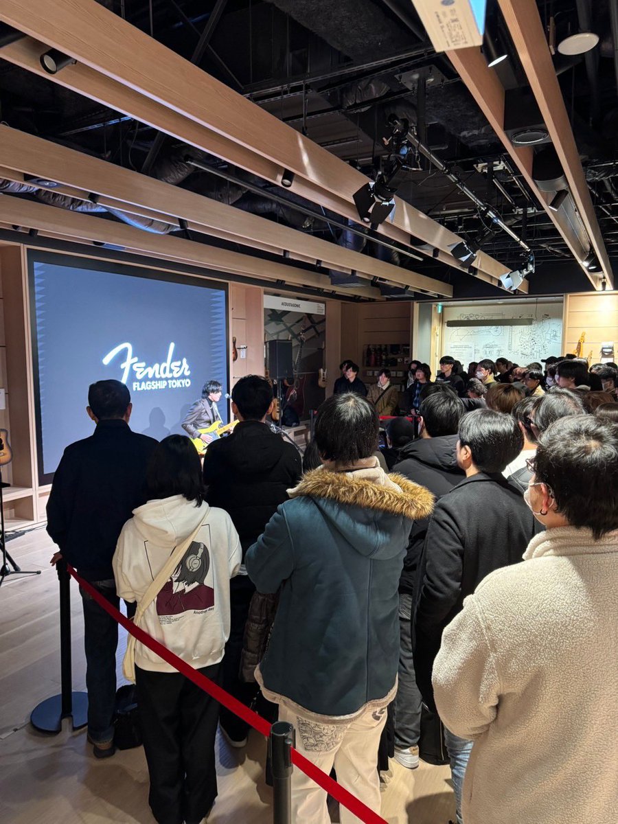 AssH_Guitarist's tweet image. #FenderFlagshipTokyo: 数々のアーティストのサポートに加え、自身のYouTubeチャンネルでも活躍する @AssH_Guitarist を迎えて開催された公開収録イベント！

新製品「American Ultra II」の魅力を語るとともに、素晴らしい演奏を披露してくれた本日の模様は後日 #FenderNews で公開！お楽しみに！