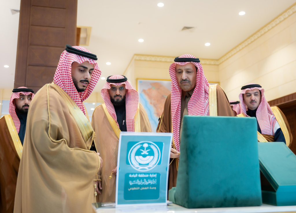 سمو أمير #منطقة_الباحة يكرم المتطوعين في إمارة المنطقة بمناسبة حصول الإمارة على المركز الثاني على مستوى مناطق المملكة لعام 2024.
كما حصلت محافظة العقيق على المركز الأول على مستوى محافظات منطقة الباحة ، وتصدّر مركز جرب على مستوى المراكز ، وفيما يتعلق بساعات التطوع، نال الموظف محمد