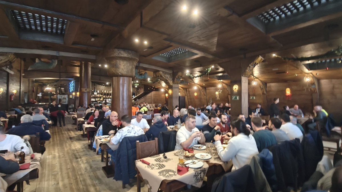 IntellRobotLabs's tweet image. Hoy tenemos comida de grupo en el Intelligent Robotics Lab en el Pirata&apos;s 🏴‍☠️🦜☠️🤟😎