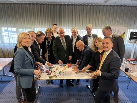 🚀💪Gemeenten en waterschappen in #NoordoostBrabant kiezen voor samenwerking op gebied van economische, ruimtelijke en maatschappelijke thema's 𝙫𝙤𝙤𝙧 𝙤𝙣𝙗𝙚𝙥𝙖𝙖𝙡𝙙𝙚 𝙩𝙞𝙟𝙙. Dat geldt ook voor de samenwerking met @AgriFoodCapital 🌱ap.lc/dnZLp