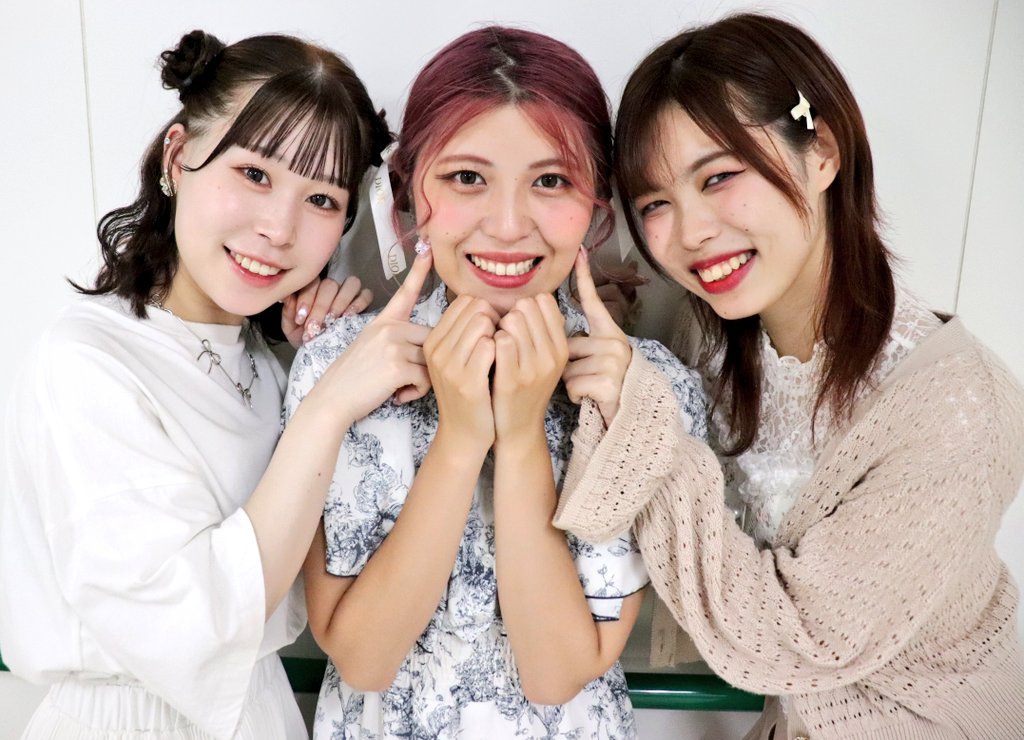 7月
にこにこ撮影会での撮影✨
今年入った2人に挟まれて幸せそうなのあさんを撮れました📸