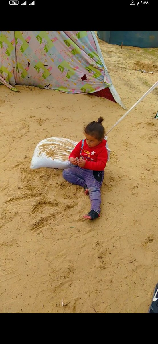 I want to survive, me and my family, the weather is very cold, my children need clothes, blankets and food, my children are suffering from cold and hunger, please help me and my children💔💔
fundahope.com/en/campaigns/h…