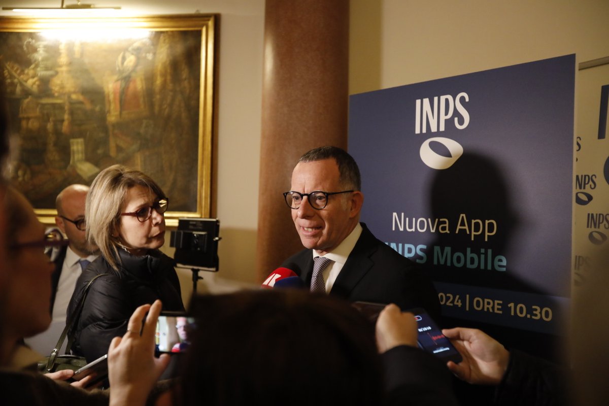 INPS_it's tweet photo. A Palazzo Wedekind il Presidente #INPS #GabrieleFava ha presentato la nuova versione dell'#app #INPSMobile 4.0. L'app si rinnova e punta sull'Intelligenza Artificiale #IA per offrire servizi sempre più personalizzati.
#InpsComunica #19dicembre https://t.co/gj3jFzQEW4