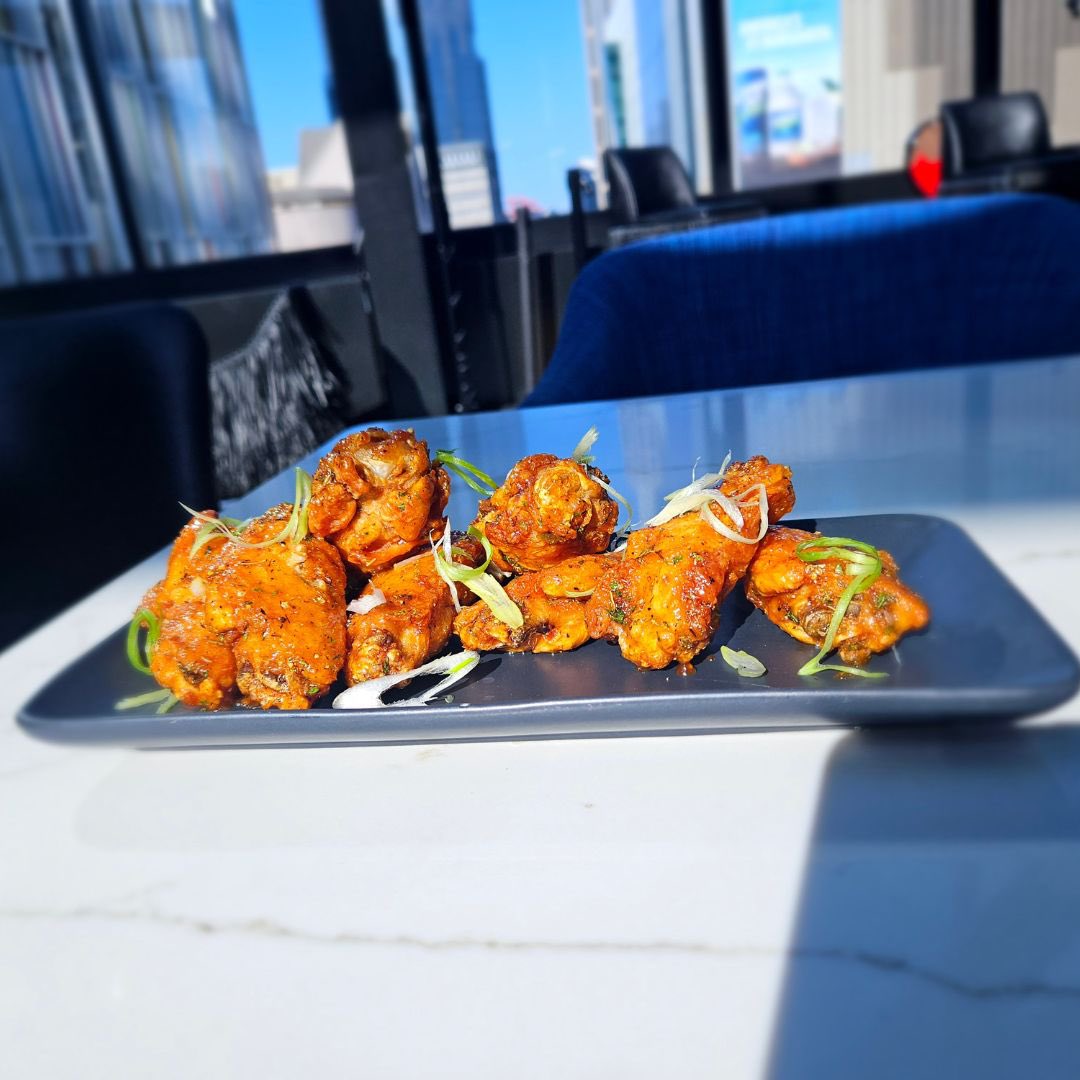 MusicCityBowl's tweet photo. Just a short walk from @NissanStadium, the @RenNashville’s Bridge Bar is the perfect spot to pregame or cheer on your favorite team. Enjoy specialty cocktails and delicious game-day snacks. 🏈
#RenHotels
#MusicCityBowl
#BridgeBar https://t.co/1tpLrD5tAG