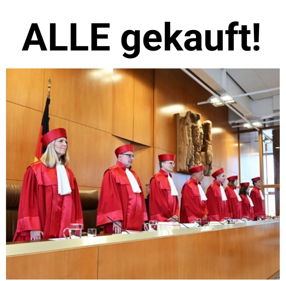 Wir brauchen eine neue Verfassung 
GG Artikel 146

Damit solche Leute mit Parteibuch keine Richter sind.