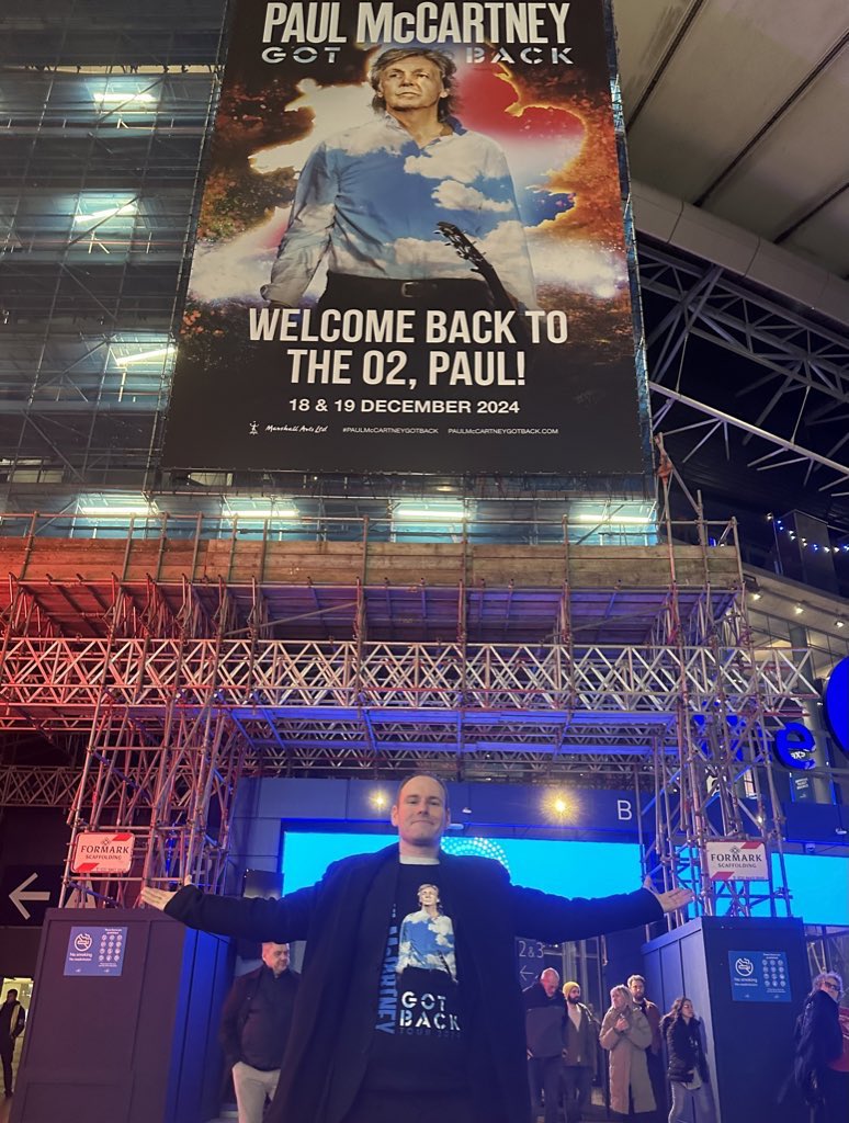 One of the best nights of my life seeing the legendary <a href="/PaulMcCartney/">Paul McCartney</a> on the Got Back Tour last night! The show was amazing! 
Thankyou for the memories sir 🫡
A dream come true 🎸🇬🇧🌟❤️ #PaulMcCartney #Gotback #Gotbacktour #PaulMcCartneyGotBack