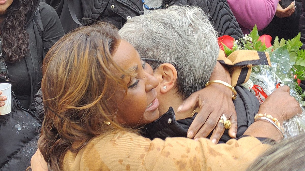 PutasLibRaval's tweet image. LO HEMOS VUELTO HACER 
LAS CALLES SERÁN SIEMPRE NUESTRAS 
#TrabajadorxsSexuales 👠❤️‍🔥💥
@Fotomovimiento PEDRO MATA 
#OrgulloPuta 
#NiUnPasEnrere 👠❤️‍🔥💥🖤