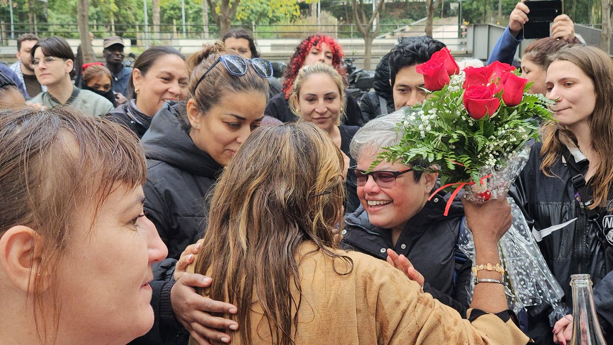 PutasLibRaval's tweet image. LO HEMOS VUELTO HACER 
LAS CALLES SERÁN SIEMPRE NUESTRAS 
#TrabajadorxsSexuales 👠❤️‍🔥💥
@Fotomovimiento PEDRO MATA 
#OrgulloPuta 
#NiUnPasEnrere 👠❤️‍🔥💥🖤