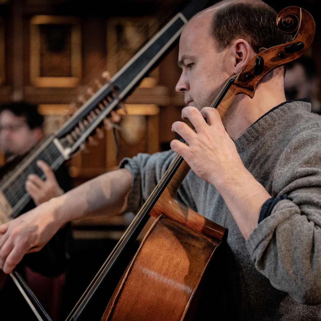 EarlyOpera's tweet photo. Happy International Cello Day! Here's EOC cellist Andrew Skidmore performing in rehearsals for Jephtha in March this year. 📸 – By Sim Canetty-Clarke #InternationalcelloDay #Celloday2024 #cellists #cellomusic #earlymusic #earlyoperacompany #opera #earlyopera https://t.co/P8ZPTAenEZ