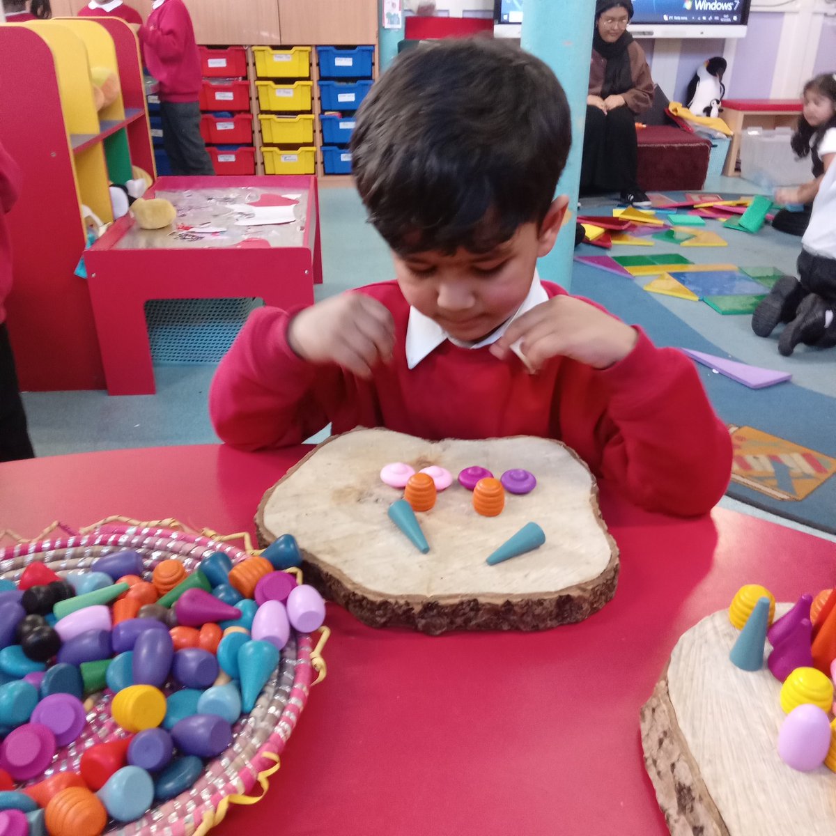 MissTesterHT's tweet photo. Exploring different shapes and patterns. @trinity_ashton https://t.co/2n6hPpym4C
