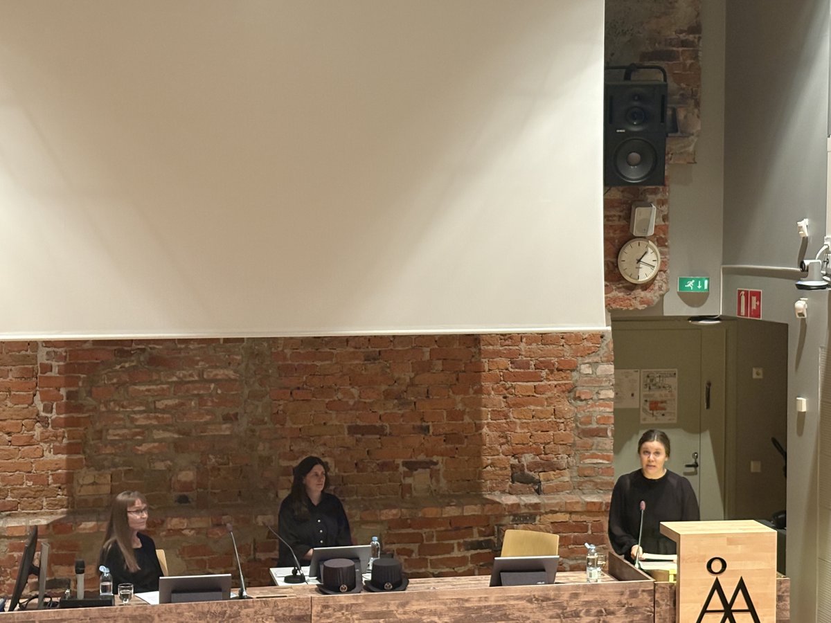 Congratulations to Liselott Sundbäck, who today defended her doctoral thesis in Social Policy entitled "Unfolding trust in institutional encounters between forced migrants and street-level bureaucrats in Finland and Sweden."

➡️ Read about the thesis: abo.fi/en/news/doctor…