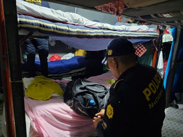 RadioPuntoGT's tweet image. #Nacionales #Requisa #PNCgt 👮🚔🚨l  En este momento se realiza por  Policía Nacional Civil una  requisas en el Centro de Detención Preventiva para Hombres de la zona 18 y  en el Centro Preventivo para Varones en Malacatán, San Marcos.

Estas requisas se encuentran en desarrollo.