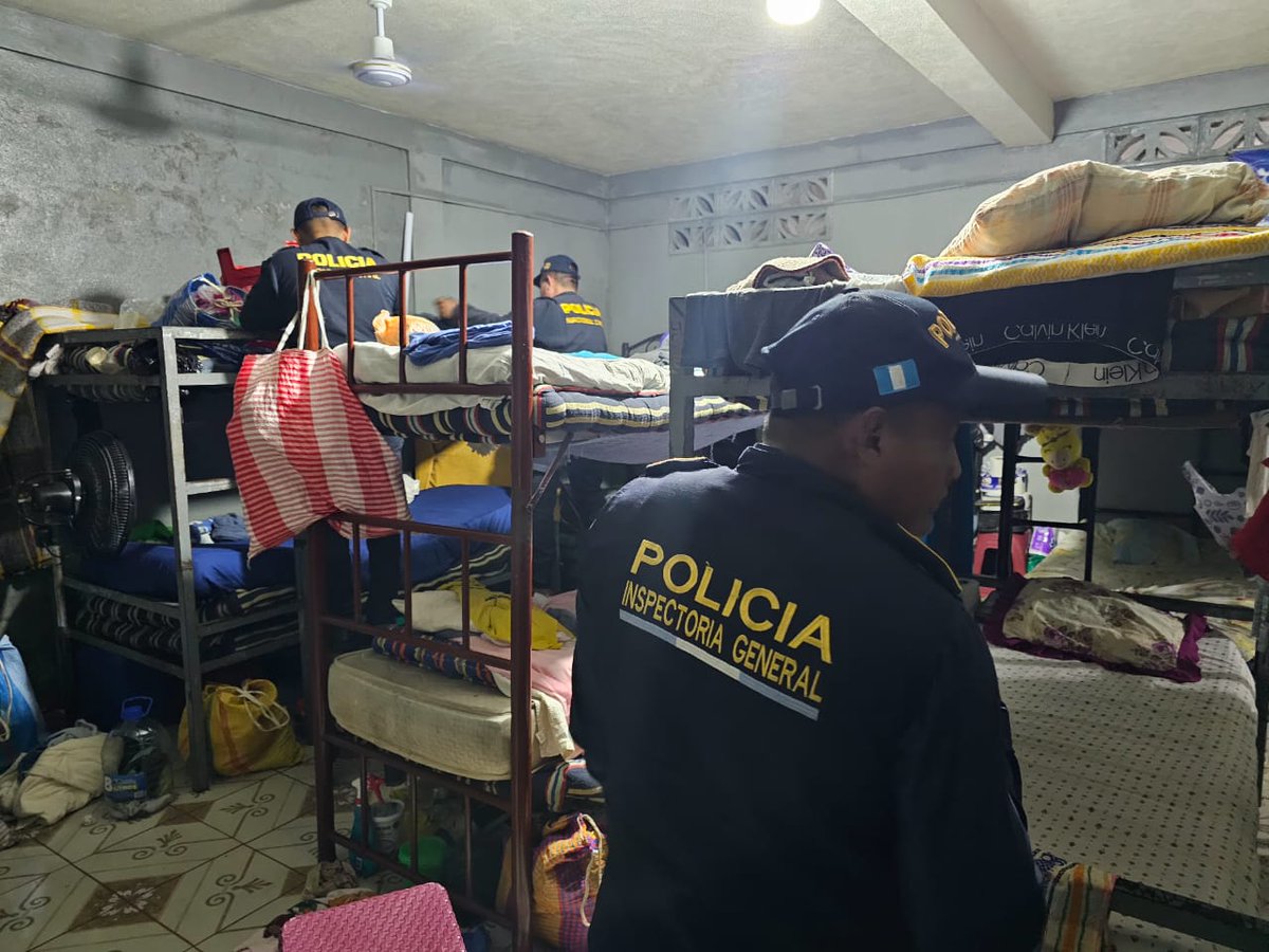 RadioPuntoGT's tweet image. #Nacionales #Requisa #PNCgt 👮🚔🚨l  En este momento se realiza por  Policía Nacional Civil una  requisas en el Centro de Detención Preventiva para Hombres de la zona 18 y  en el Centro Preventivo para Varones en Malacatán, San Marcos.

Estas requisas se encuentran en desarrollo.
