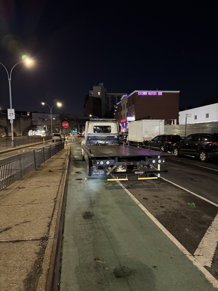 ed531's tweet photo. @NYPD109Pct everyday for the past 2 weeks I have to 🚴‍♀️ ride around a number of cars without license plates, parked illegally and causing traffic with a gear of getting run over.  #crownmotorinn https://t.co/rMULiZNqst