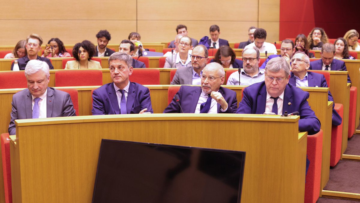 UNPS10's tweet photo. Un grand merci à @xavierbertrand pour son allocution lors des 20 ans de l'UNPS ! 🙏
"Si la réforme de 2004 a permis de poser des jalons, c'est parce qu'elle n'a pas été faite contre les professionnels de santé, ni sans les professionnels de santé, mais avec eux". ✨ https://t.co/9Fd9aSrCCd