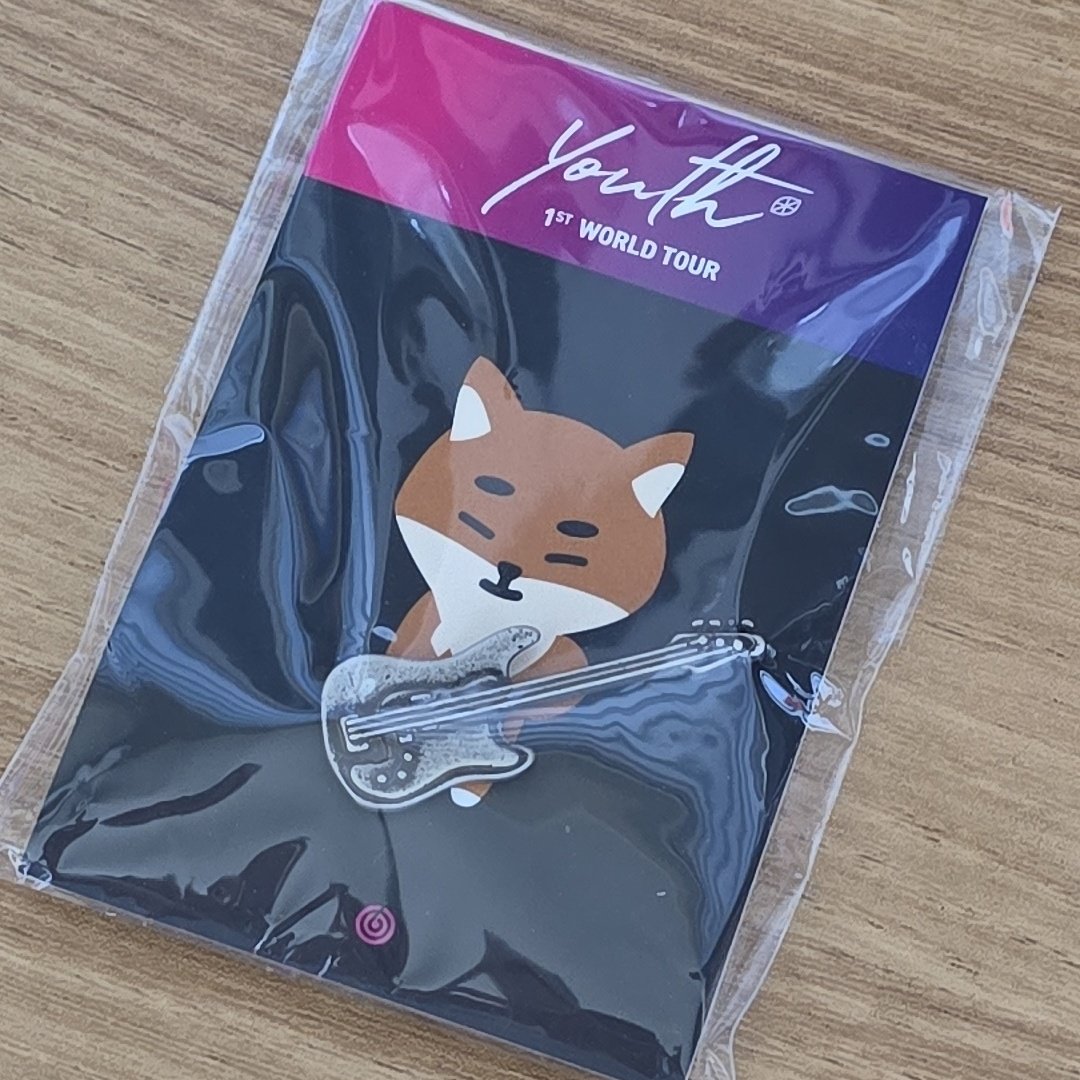 영현이 생일 기념 유스 월드투어 굿즈였던 베이스 뱃지 RT 추첨해서 선물로 드립니다. 포장 뜯어서 한 번 확인 후, 사용 안하고 그대로 집어 넣은채로 보관한거라 새거랑 다름없긴하지만 이 부분은 알아두세요😅

#영케이 #빛나는_영현이의_생일을_축하해