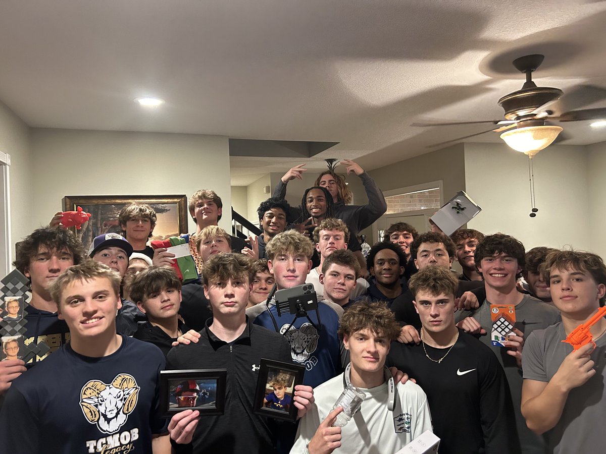 Tis the season… always great to have family over for the Holidays! Happy Holidays from the #TCMOB 🎄☃️ 🎅🕎