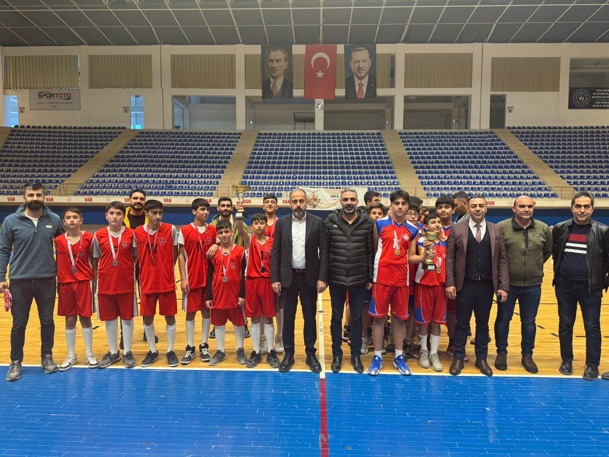 BK Van Kampüsü (@bahcesehir_van) on Twitter photo ✨ 2024-2025📍BASKETBOL YILDIZLAR Müsabakalarında okulumuz Van İl 1.si oldu. Öğrencilerimiz şampiyonluk kupalarını Van YYÜ Rektörü Sayın Prof. Dr. Hamdullah ŞEVLİ Bey' den aldılar..Kutluyoruz.💙❤️🥇
<a href="/bahcesehir_k12/">Bahçeşehir Koleji</a>
<a href="/AtlihanMumtaz/">Mümtaz ATLIHAN</a>
<a href="/hsevli/">Hamdullah Şevli</a>
<a href="/fatlihann/">Fırat atlıhan</a> ✨ 2024-2025📍BASKETBOL YILDIZLAR Müsabakalarında okulumuz Van İl 1.si oldu. Öğrencilerimiz şampiyonluk kupalarını Van YYÜ Rektörü Sayın Prof. Dr. Hamdullah ŞEVLİ Bey' den aldılar..Kutluyoruz.💙❤️🥇
<a href="/bahcesehir_k12/">Bahçeşehir Koleji</a>
<a href="/AtlihanMumtaz/">Mümtaz ATLIHAN</a>
<a href="/hsevli/">Hamdullah Şevli</a>
<a href="/fatlihann/">Fırat atlıhan</a>